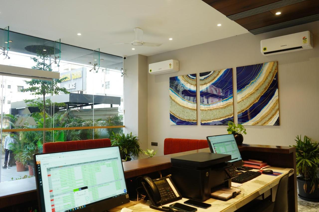 Alaukik Hotel Shirdi Εξωτερικό φωτογραφία